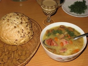 Гороховый суп с копчеными ребрами